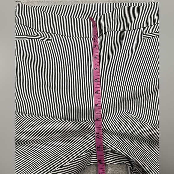 [US8T]Chico’s Striped Black and White Ankle Pants Career - Picture 5 of 10